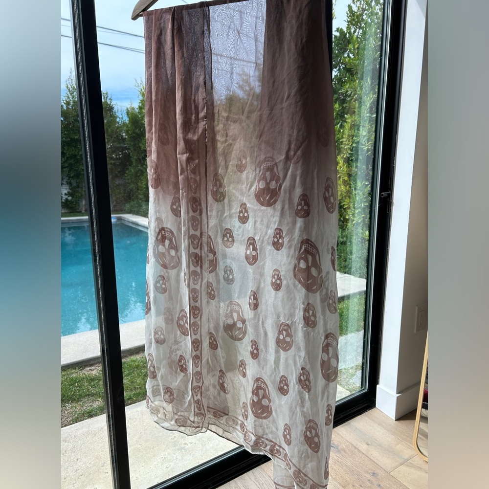 Silk Alexander McQueen scarf. Made in Italy.